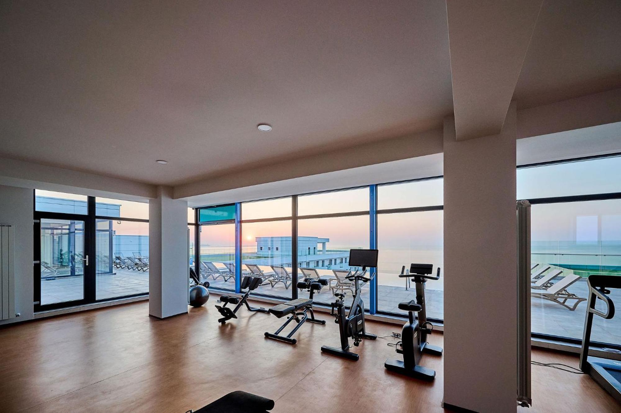 Beach Bliss Apartment In Infinity Beach Resort Parking ママイア エクステリア 写真