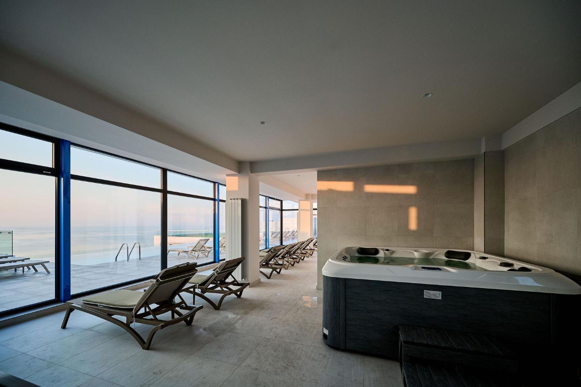 Beach Bliss Apartment In Infinity Beach Resort Parking ママイア エクステリア 写真