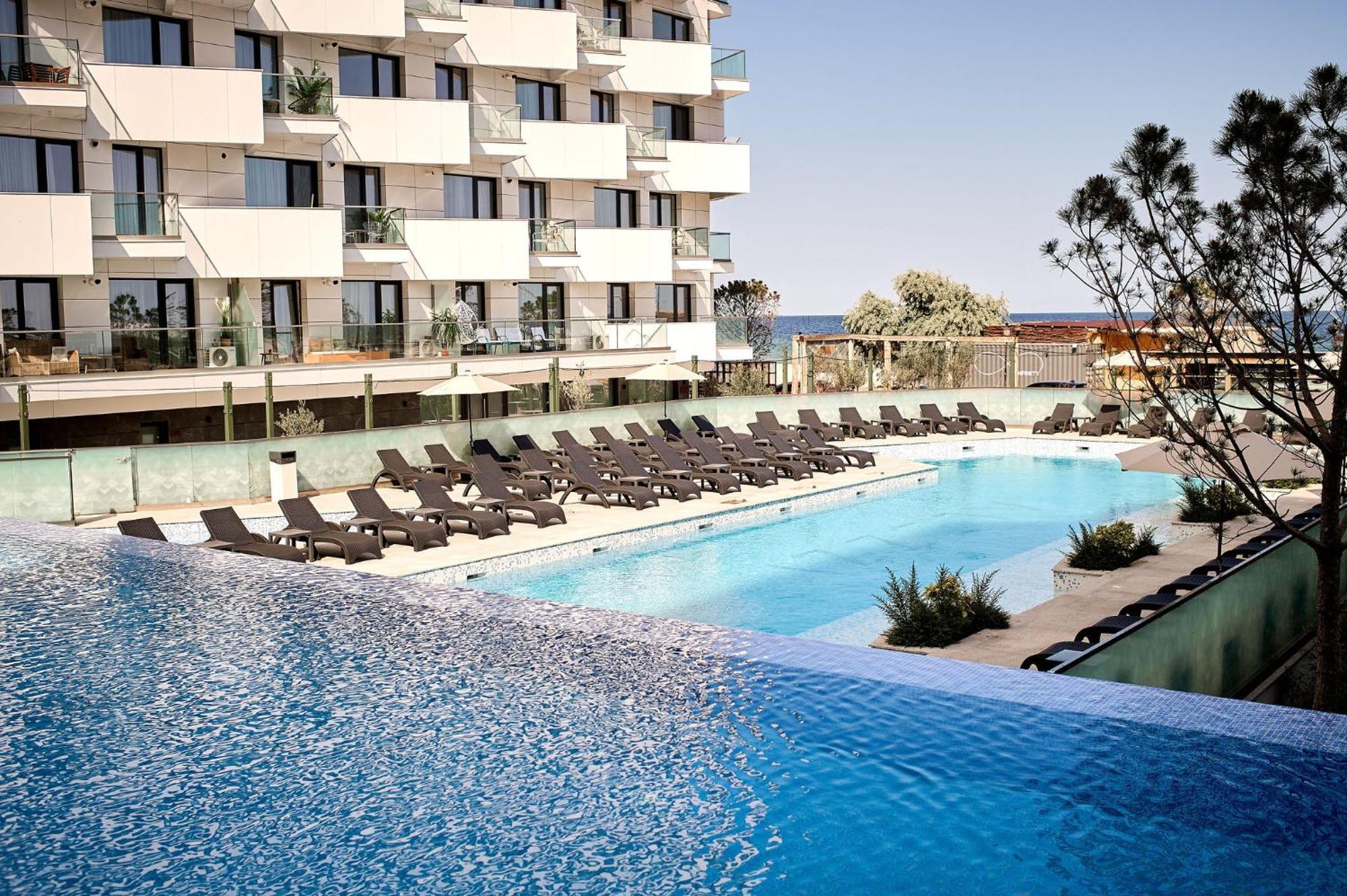 Beach Bliss Apartment In Infinity Beach Resort Parking ママイア エクステリア 写真
